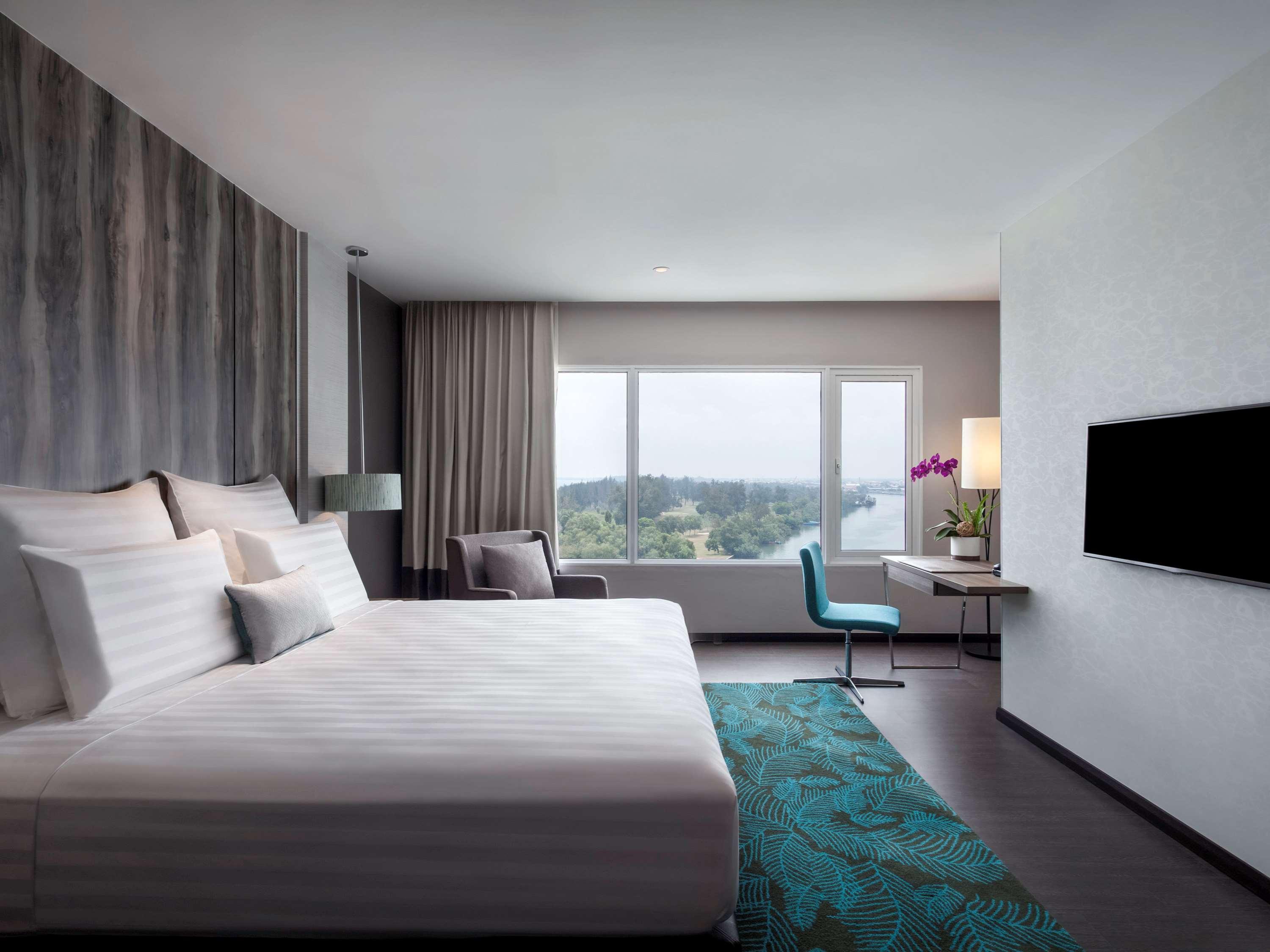 Pullman Miri Waterfront Hotel Kültér fotó Deluxe Room