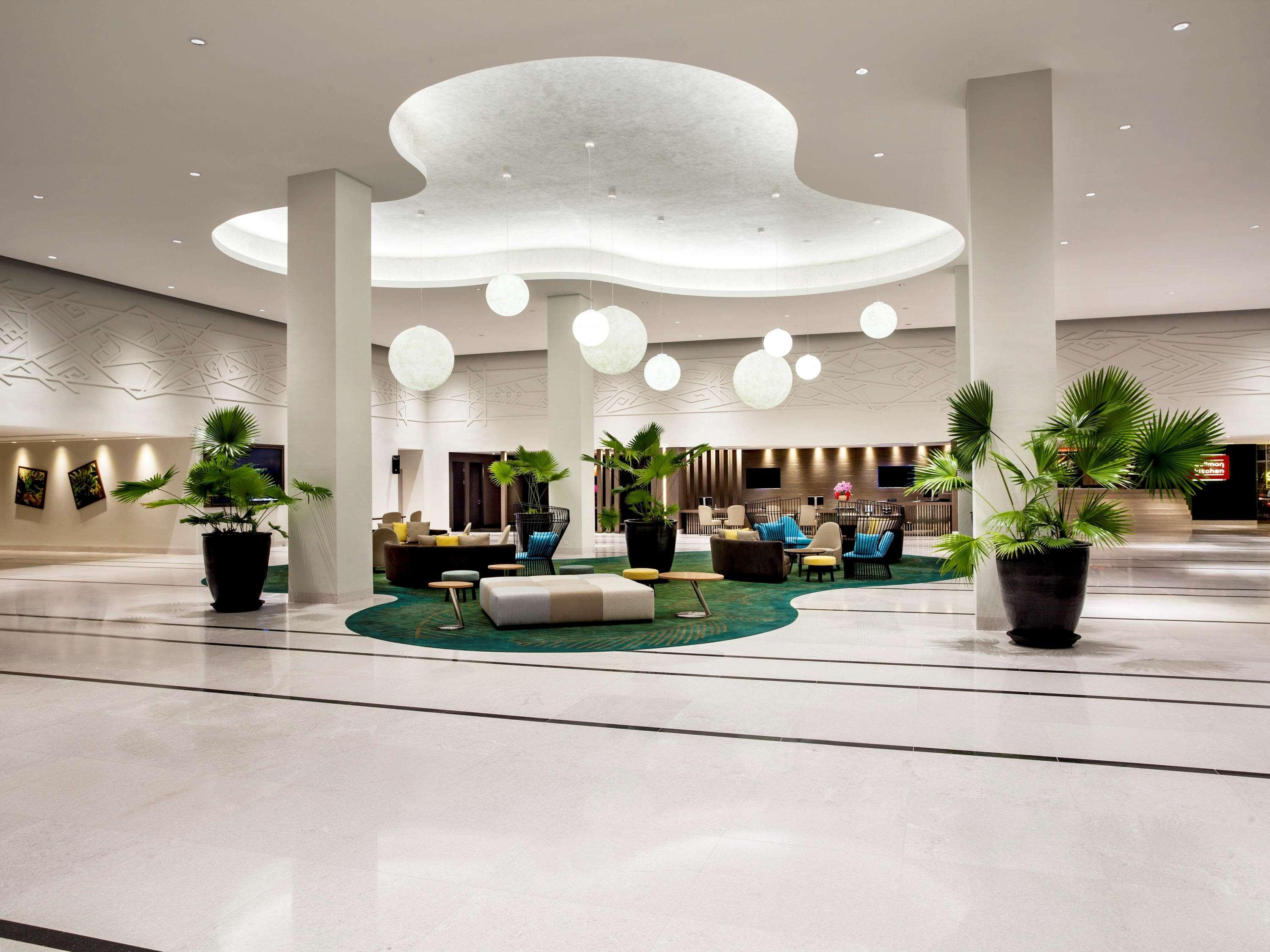 Pullman Miri Waterfront Hotel Kültér fotó The lobby of the hotel