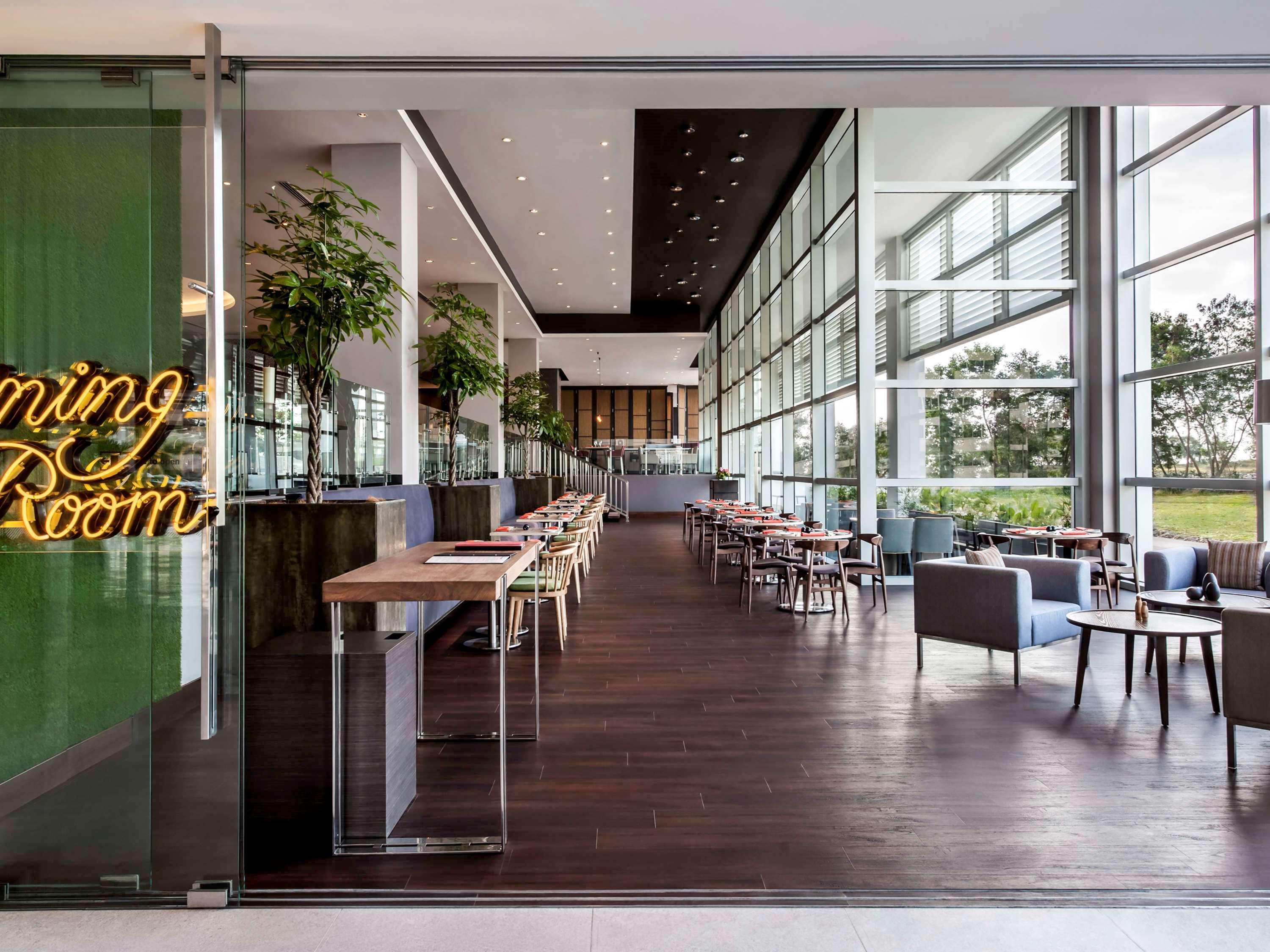 Pullman Miri Waterfront Hotel Kültér fotó Dining Room