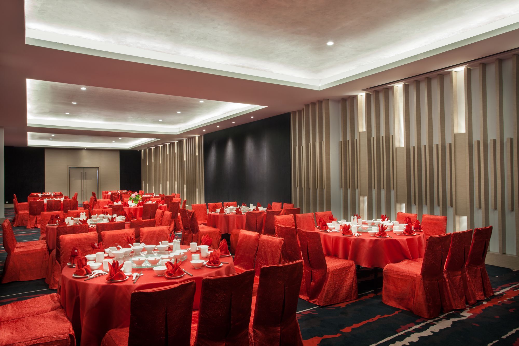 Pullman Miri Waterfront Hotel Kültér fotó The ballroom