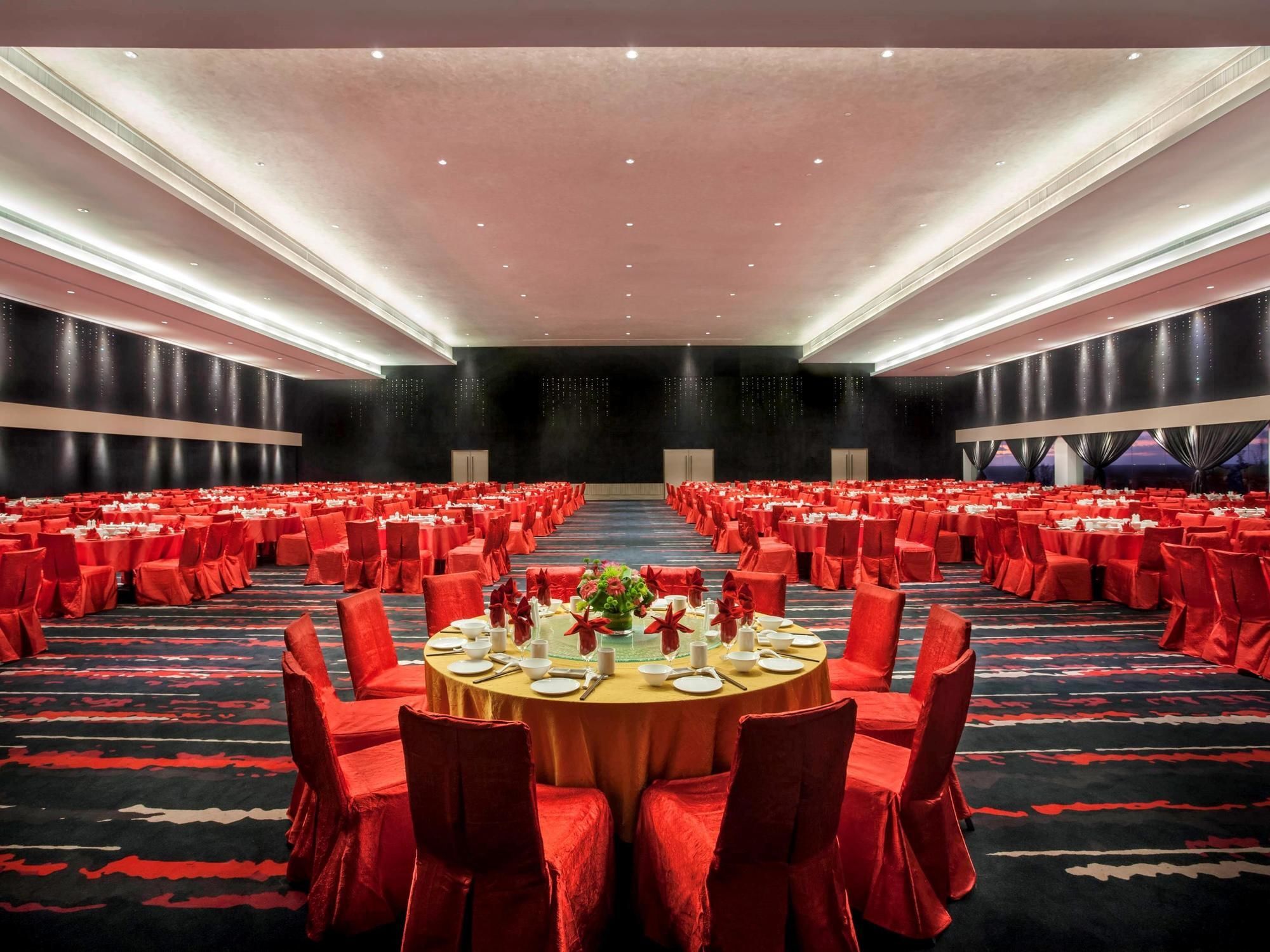Pullman Miri Waterfront Hotel Kültér fotó The Grand Ballroom