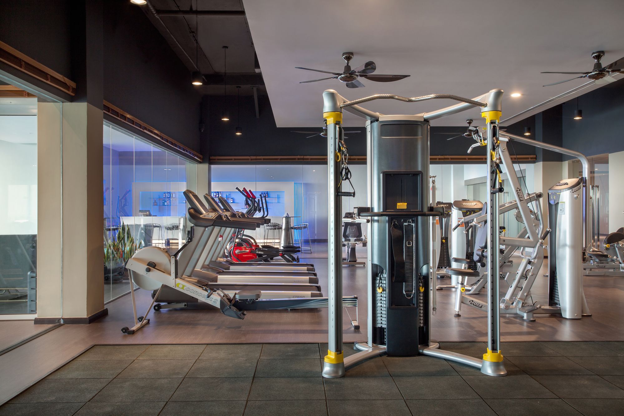 Pullman Miri Waterfront Hotel Kültér fotó The gym at the hotel