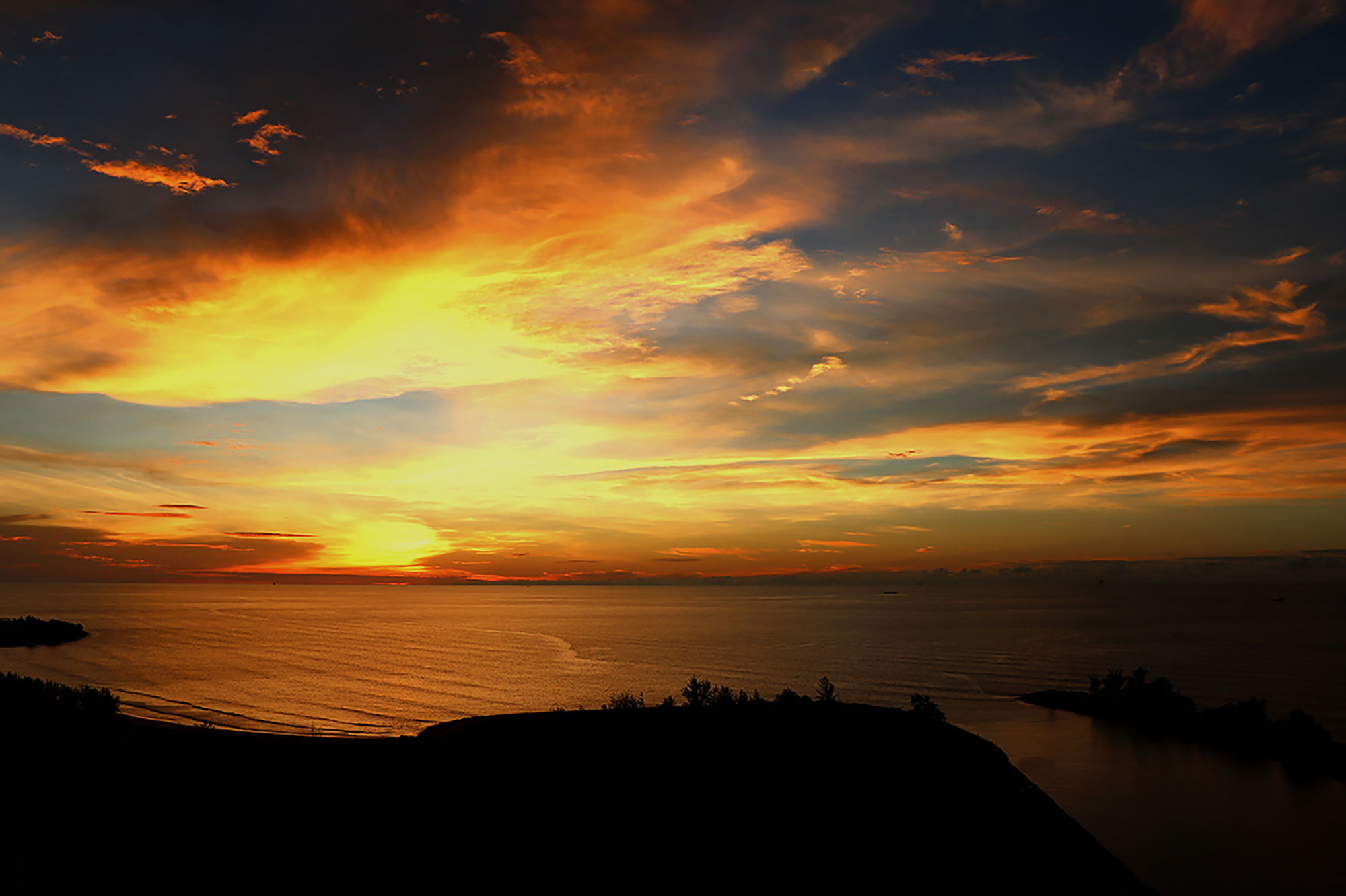 Pullman Miri Waterfront Hotel Kültér fotó Sunset at the Cape of Good Hope