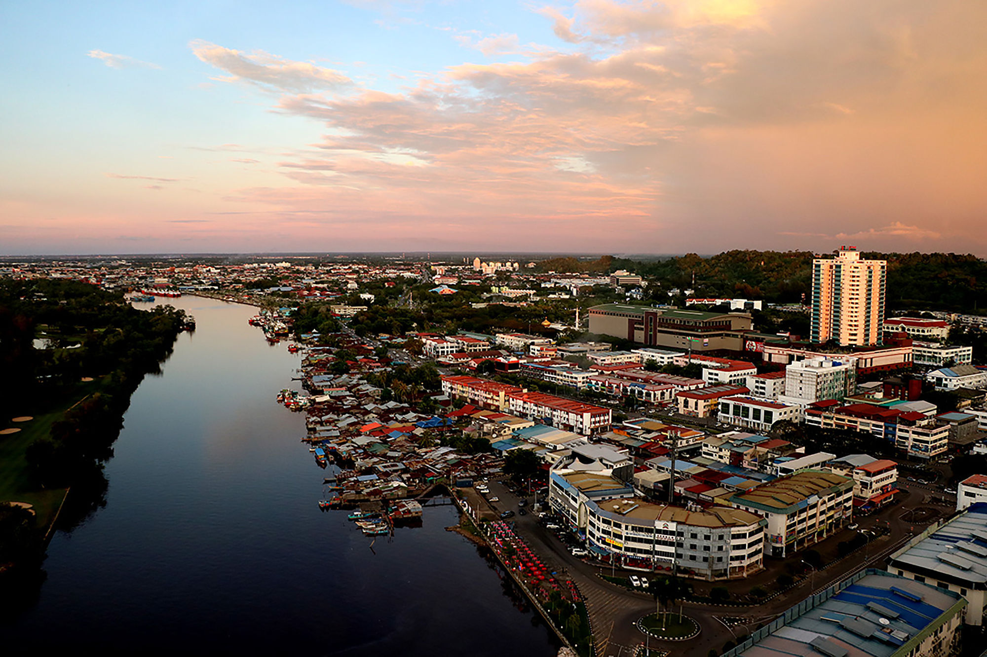 Pullman Miri Waterfront Hotel Kültér fotó Aerial view of La Paz