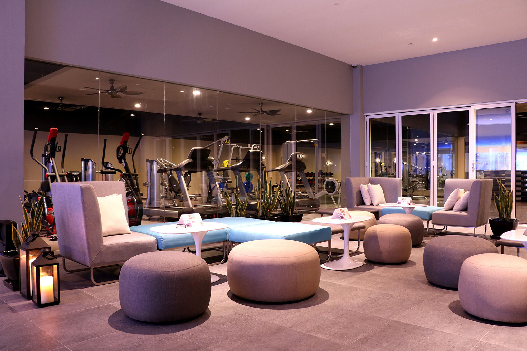 Pullman Miri Waterfront Hotel Kültér fotó The gym at the hotel