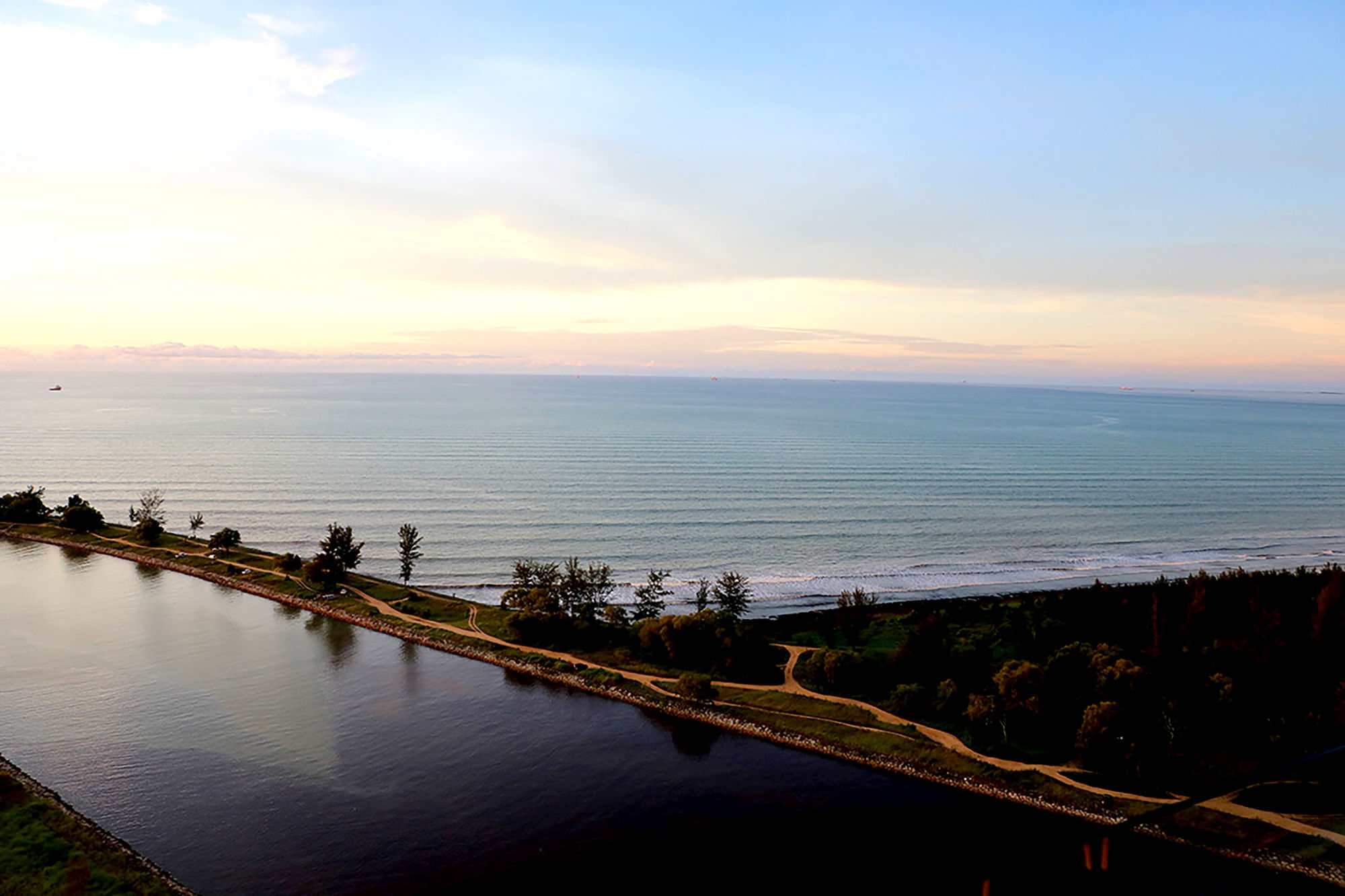 Pullman Miri Waterfront Hotel Kültér fotó View of the Atlantic Ocean from the top of the lighthouse